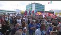 Aerei fermi tra proteste e botte