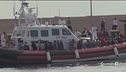 Lampedusa ricorda, sbarcano in 400