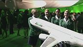 Hostess Alitalia specchio dell'eleganza italiana