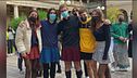 Gonne e top, la protesta dei ragazzi