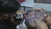 Tatuaggi, al bando i colori