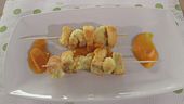 Spiedini di pesce su crema di zucca