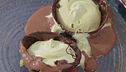 Sfere di cioccolato con cuore di pistacchio