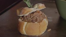 Street food: panino di trippa in crosta