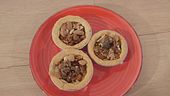 Crostatine con frutta secca