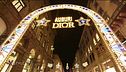 Le luci Dior che accendono le notti natalizie di Milano
