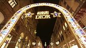 Le luci Dior che accendono le notti natalizie di Milano