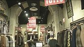 Napoli, la beffa dei saldi
