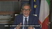 Le forze dell'ordine con le mani legate