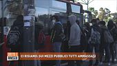 Ci risiamo: sui mezzi pubblici tutti ammassati