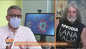 L'idea dei virologi: mascherina sotto il sole in spiaggia