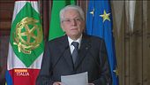 Lungo applauso per Mattarella