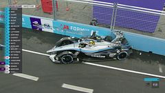 Vandoorne sfortunato: prende il tombino e si ritira