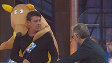 Un canguro in offerta dallo sponsor ufficiale della trasmissione
