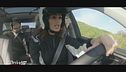 Samantha De Grenet al volante della Toyota Highlander ibrida
