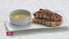 Trancetto di pesce con crema di zucchine  e menta e Spiedini di gamberi con pane verde