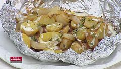 Tortino di crema pasticcera e gelato al basilico e Prosciutto di Praga al cartoccio