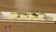 Pizza fritta pomodoro, pesto e sedano rapa e Mozzarelline ripiene di pesto, olive e pomodorini