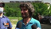 Nicola torna a casa, la gioia e gli abbracci