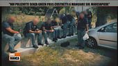 "Noi poliziotti senza green pass costretti a mangiare sul marciapiede"
