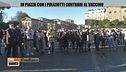 In piazza con i poliziotti contrari al vaccino