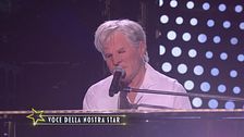 La leggenda Claudio Baglioni canta "Amore bello"