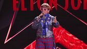 Showdown | Elton John canta "Your Song"