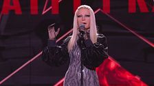 Showdown | Patty Pravo canta "E dimmi che non vuoi morire"