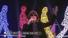 La leggenda Paul McCartney canta "Hey Jude"