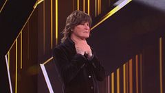 La celebrità che interpreta Paul McCartney è...