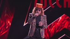 Showdown | Zucchero canta "Come il sole all'improvviso"