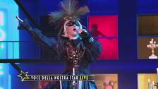La leggenda Lady Gaga canta "The edge of glory"