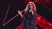 Showdown | Mina canta "Se telefonando"