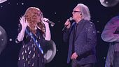 La leggenda Mina e Riccardo Fogli cantano "Acqua e sale"