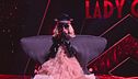 Showdown | Lady Gaga canta "Alejandro"