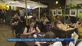 Contraddizioni al ristorante: "Hai il green pass? Mangi dentro"