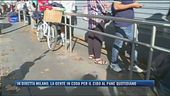 Milano, in coda per il cibo