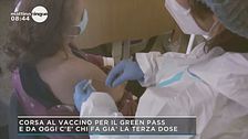 Corsa al vaccino per il green pass e da oggi c'è chi fa già la terza dose