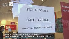 Cortei green pass in centro, i commercianti dicono basta