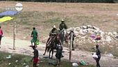 Migranti frustati al confine, è polemica