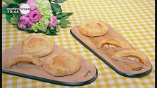 Focaccine ripiene di ricotta e alici