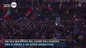 No vax in corteo nel cuore dell'Europa