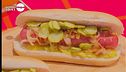 Hot dog con sedano e cetriolini