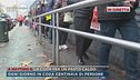 Milano, la coda per un pasto caldo