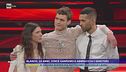 Blanco vince Sanremo e abbraccia i genitori