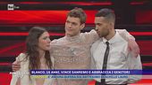 Blanco vince Sanremo e abbraccia i genitori