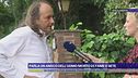 Parla un amico dell'uomo morto di fame e sete