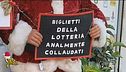 Striscia il cartellone, tempo di biglietti d'auguri