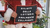 Striscia il cartellone, tempo di biglietti d'auguri