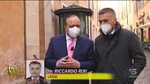 Imbarazzo per i 5 Stelle e Berlusconi, il Vespone punzecchia